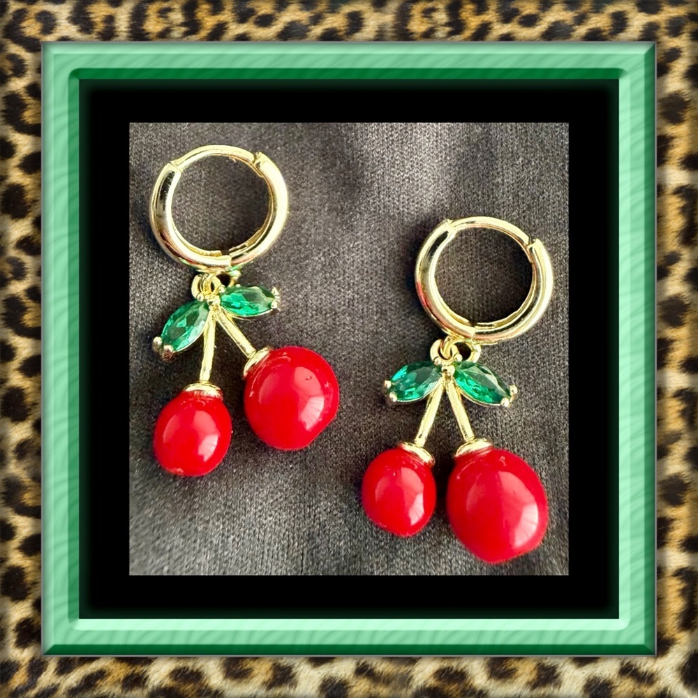 👑✅PRICE FIRM✅ Gold Plated Red Enamel Cherry Earrings. Brand New!